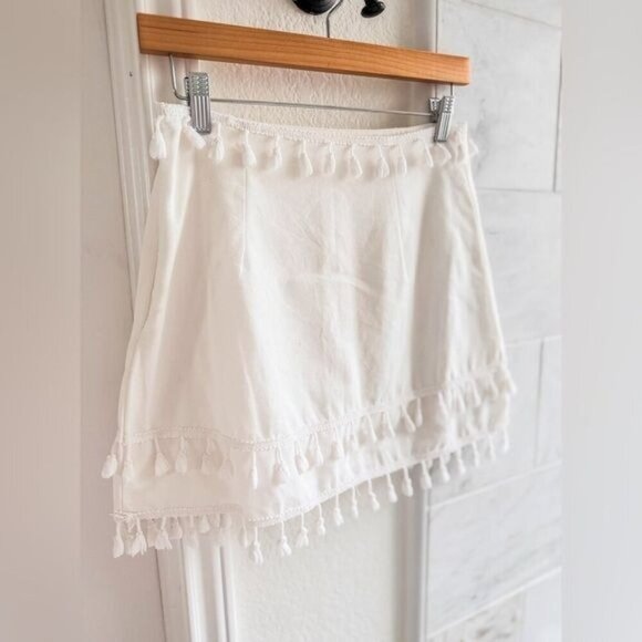 White Mini Skirt Size Small with Tassels - Picture 13 of 16